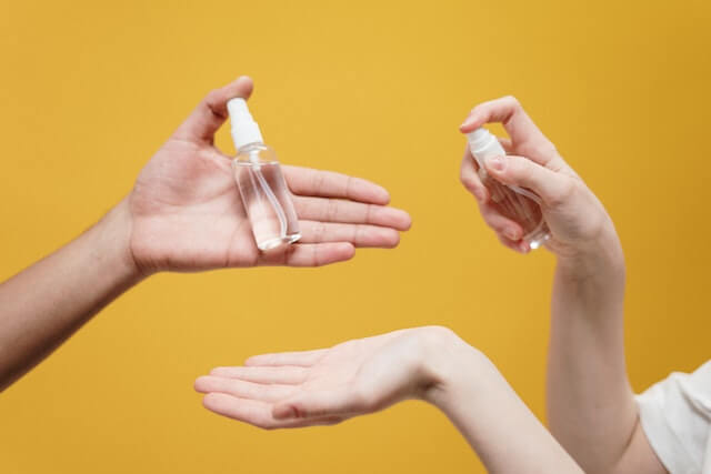 remove polyurethane from hands